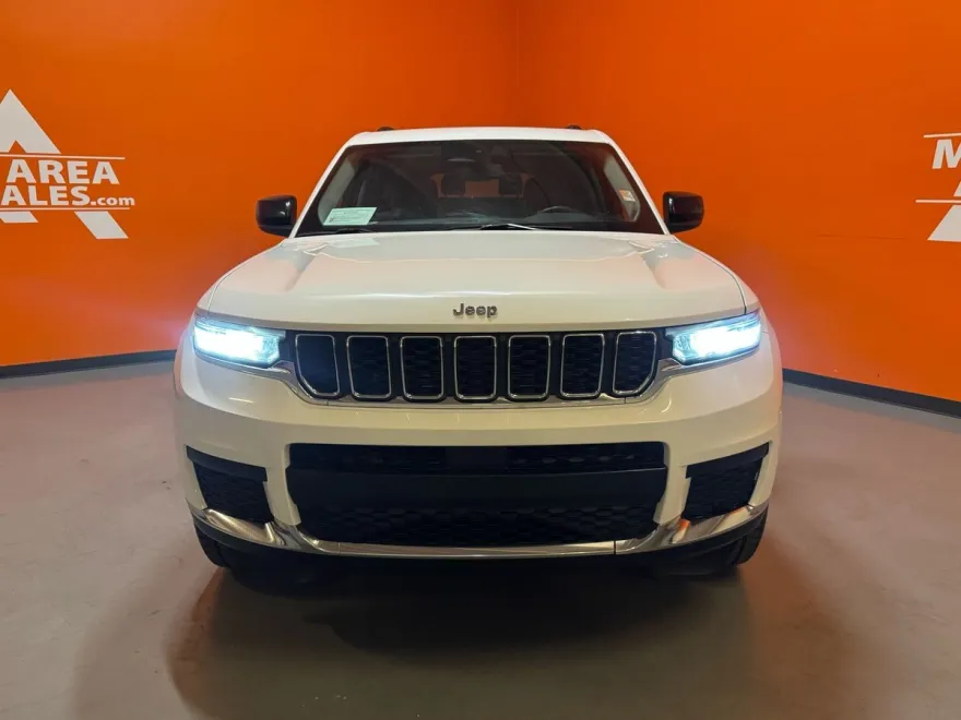 2023 Jeep Grand Cherokee Laredo photo 1