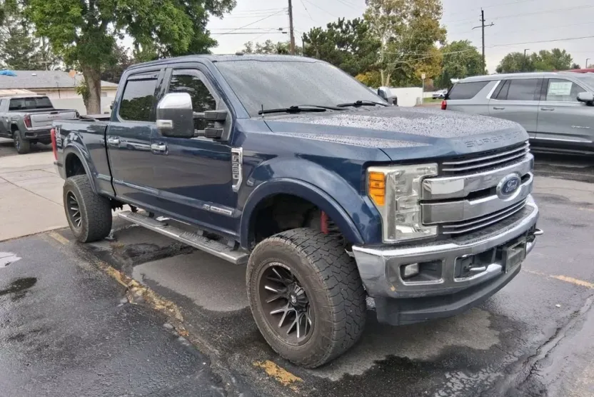 2017 Ford F-350 Lariat photo 1