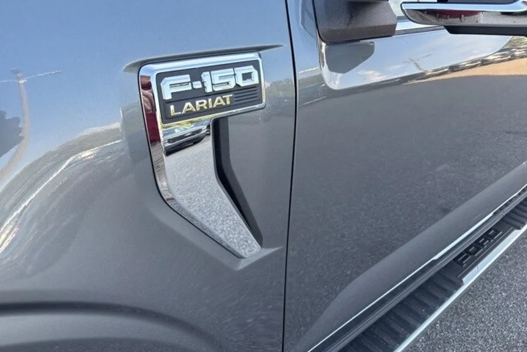 2025 Ford F-150 Lariat photo 1