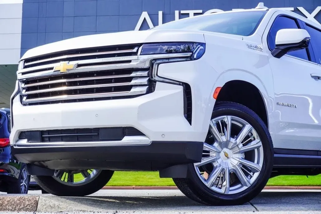 2024 Chevrolet Suburban High Country photo 1