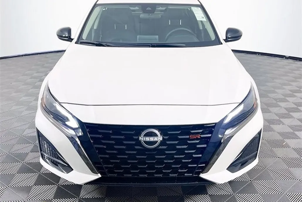 2025 Nissan Altima SR photo 1