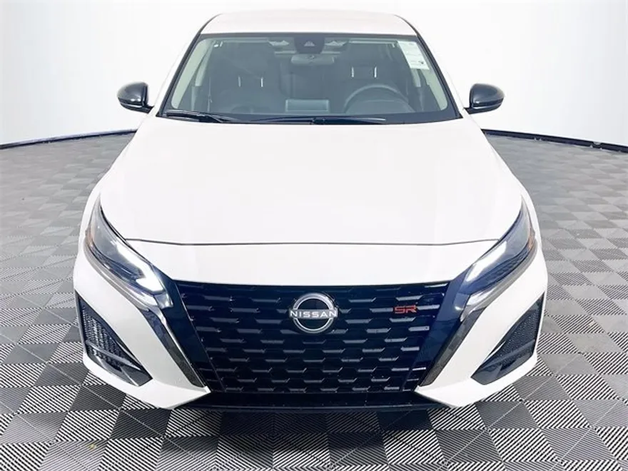 2025 Nissan Altima SR photo 1