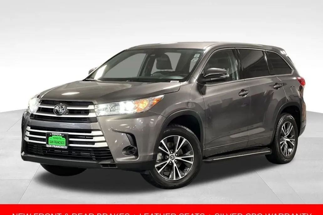 2018 Toyota Highlander LE photo 1