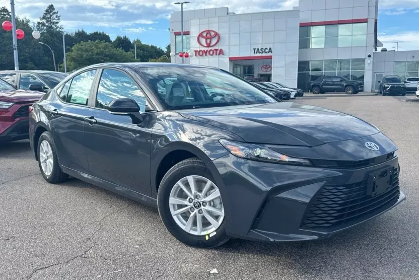 2026 Toyota Camry LE photo 1