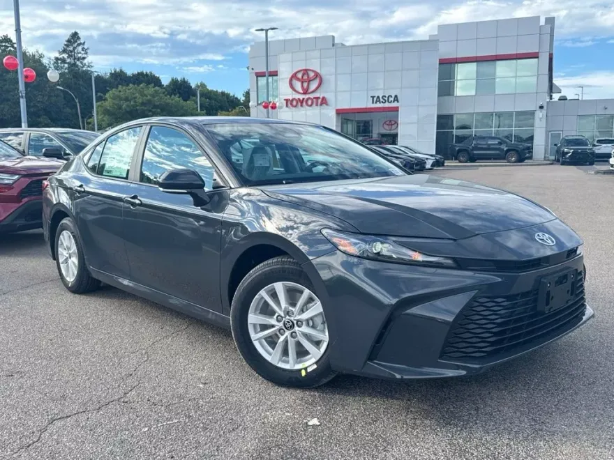 2026 Toyota Camry LE photo 1