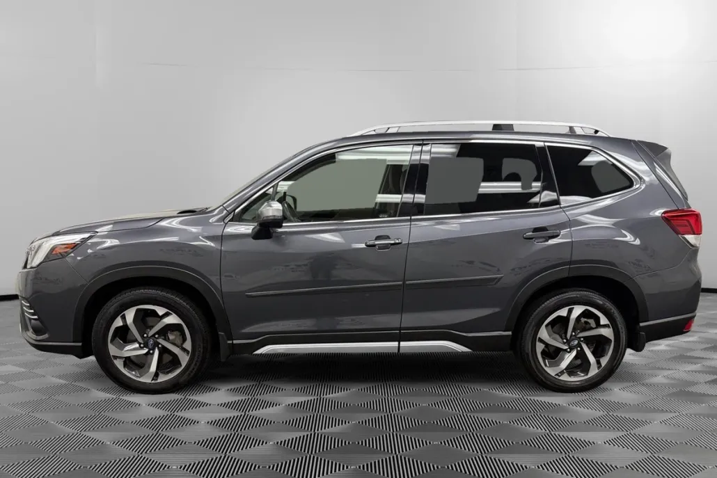 2022 Subaru Forester Touring photo 1