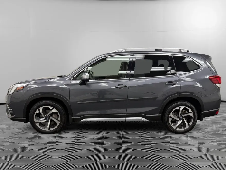 2022 Subaru Forester Touring photo 1
