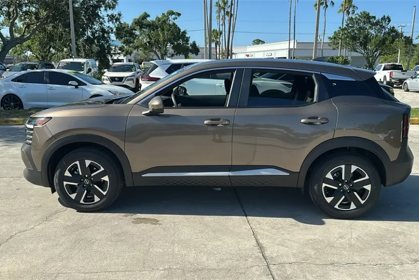 2025 Nissan Kicks SV photo 1