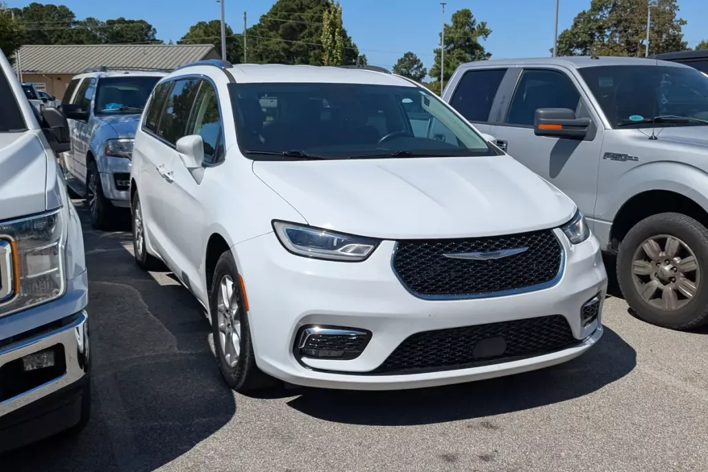 2021 Chrysler Pacifica Touring L photo 1