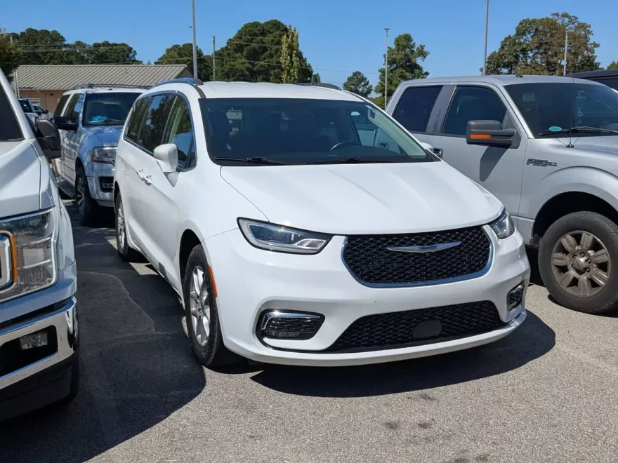 2021 Chrysler Pacifica Touring L photo 1