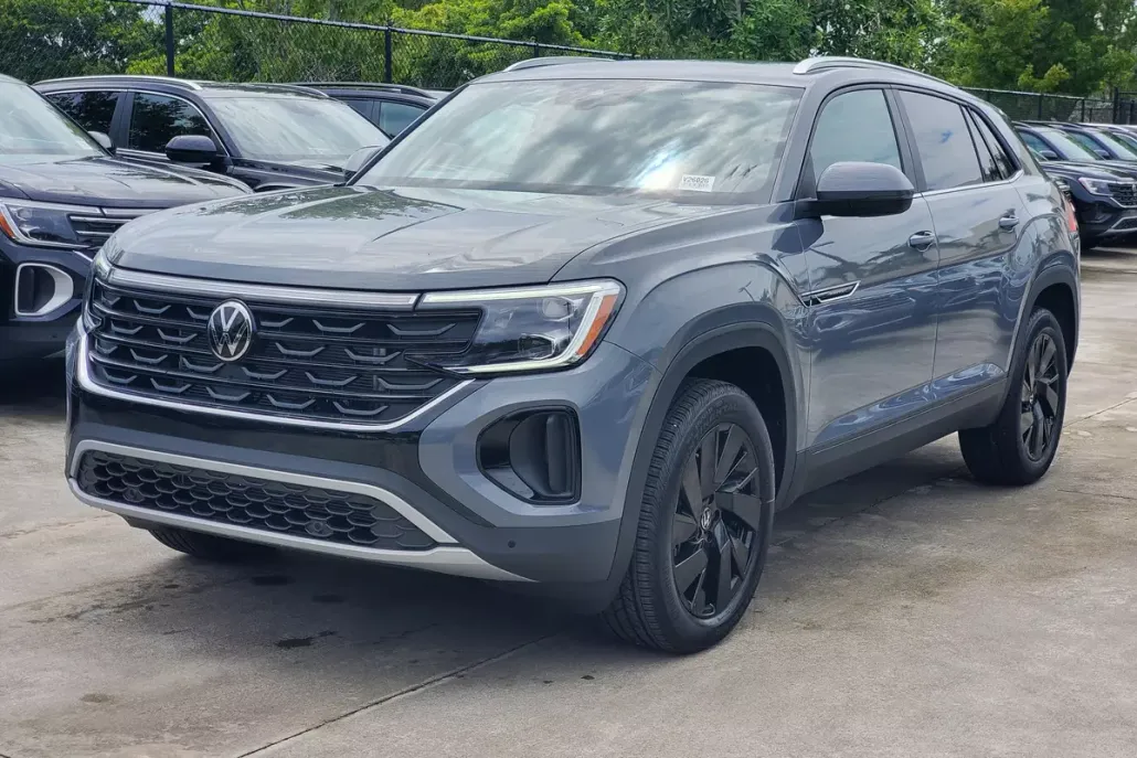 2026 Volkswagen Atlas Cross Sport SE Technology photo 1
