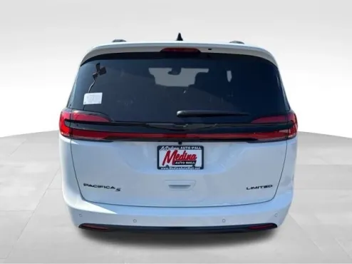 2026 Chrysler Pacifica Limited photo 4