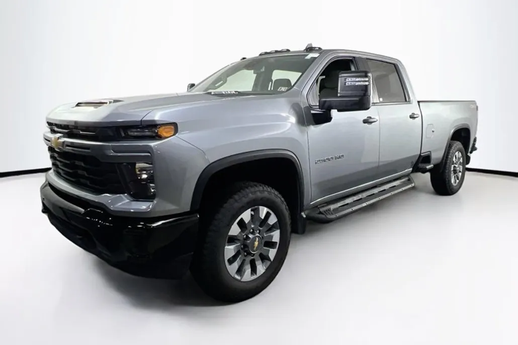 2025 Chevrolet Silverado Custom photo 1