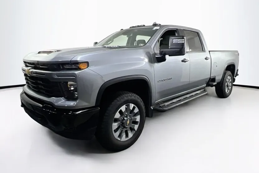 2025 Chevrolet Silverado Custom photo 1