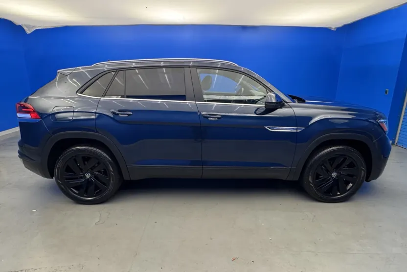 2022 Volkswagen Atlas Cross Sport V6 SE Technology photo 1