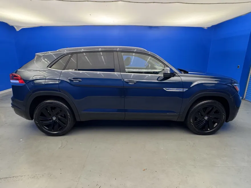 2022 Volkswagen Atlas Cross Sport V6 SE Technology photo 1