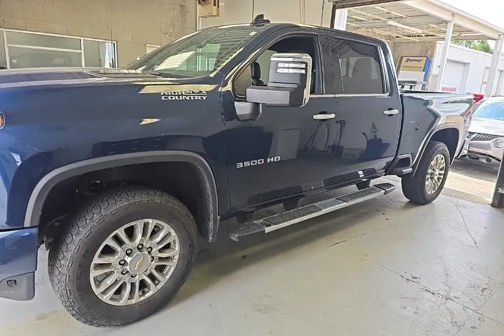2022 Chevrolet Silverado 3500HD High Country photo 1