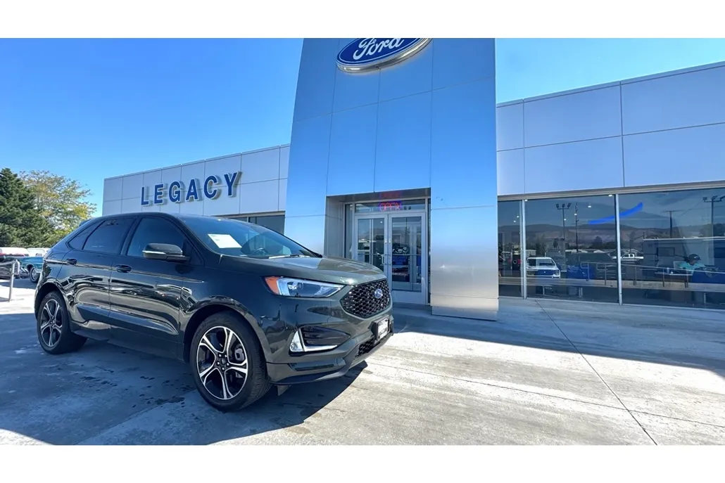 2023 Ford Edge ST photo 1