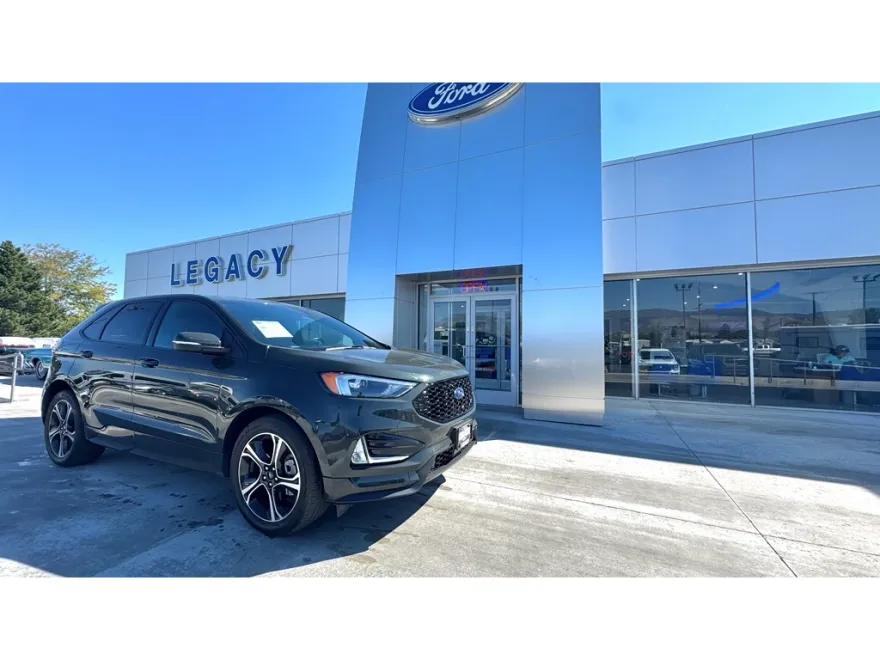 2023 Ford Edge ST photo 1