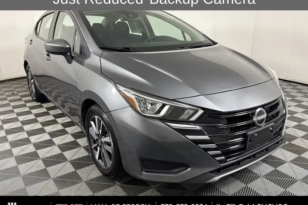 2023 Nissan Versa SV photo 1