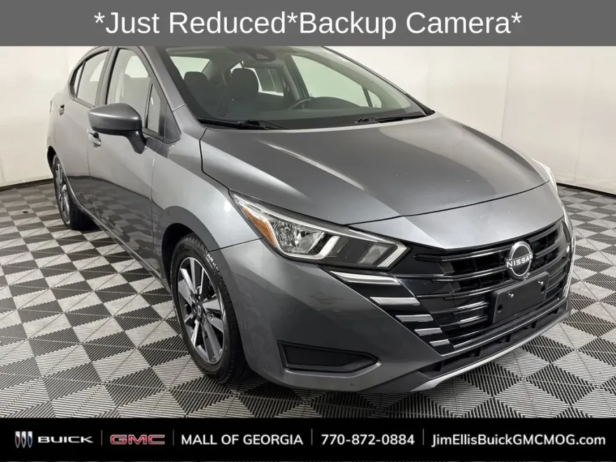 2023 Nissan Versa SV photo 1