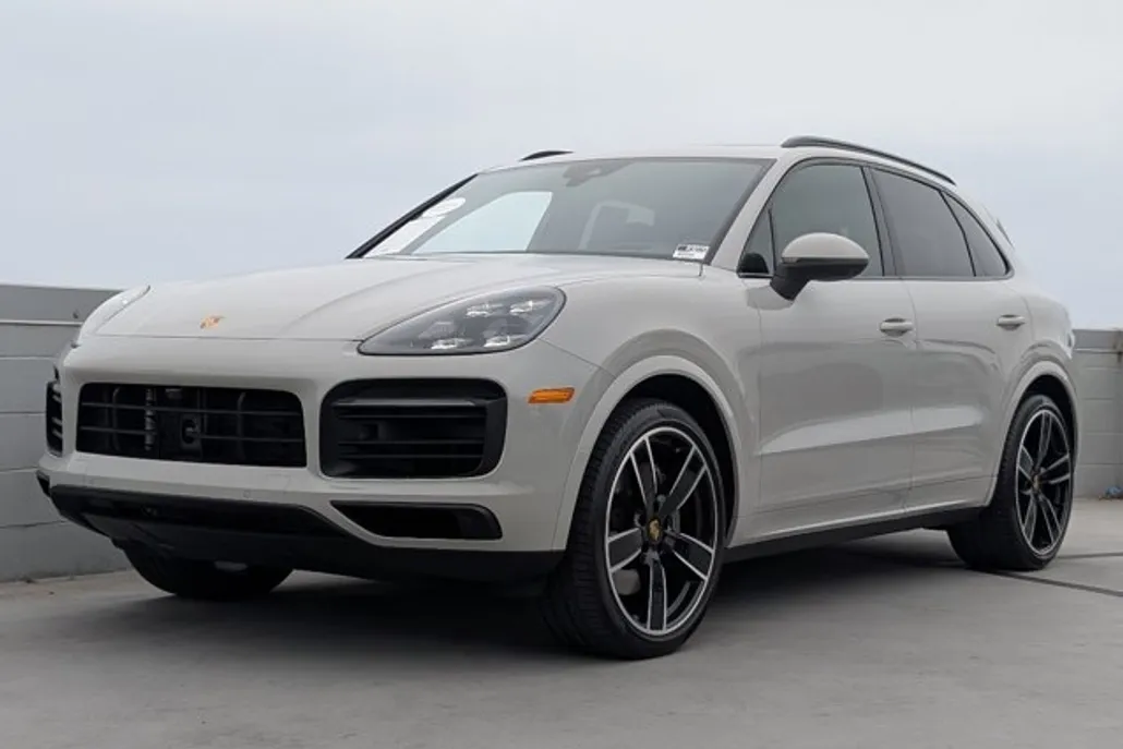 2023 Porsche Cayenne S Platinum Edition photo 1