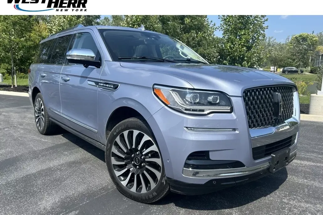 2022 Lincoln Navigator Black Label photo 1