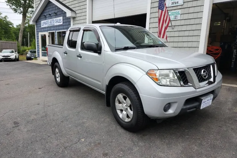 2012 Nissan Frontier SV photo 1