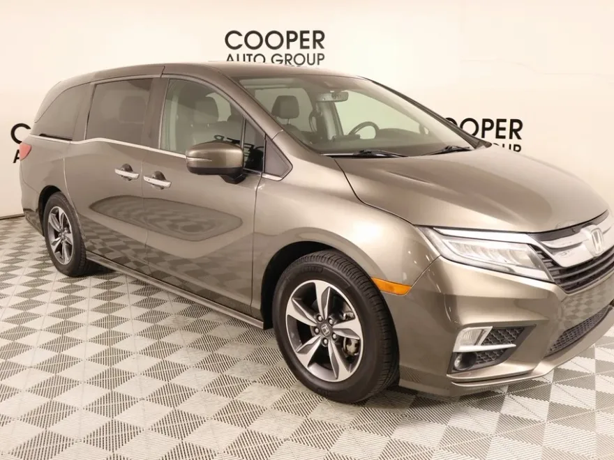 2018 Honda Odyssey Touring photo 1