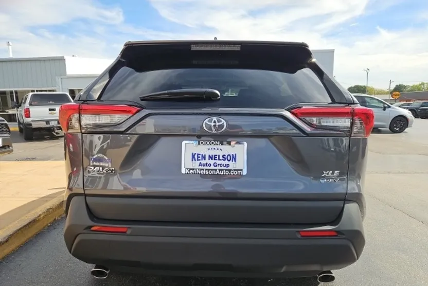 2025 Toyota RAV4 Hybrid XLE photo 1