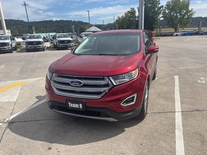 2016 Ford Edge Titanium photo 1