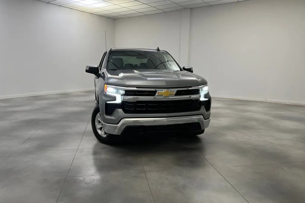 2024 Chevrolet Silverado 1500 LT photo 1
