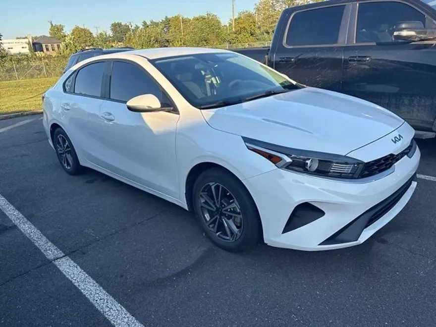 2023 Kia Forte LXS photo 1