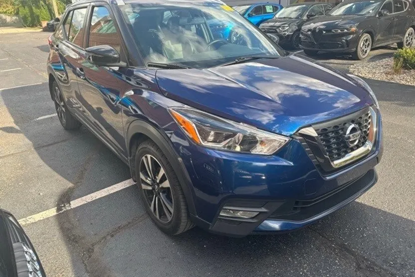 2019 Nissan Kicks SR photo 1
