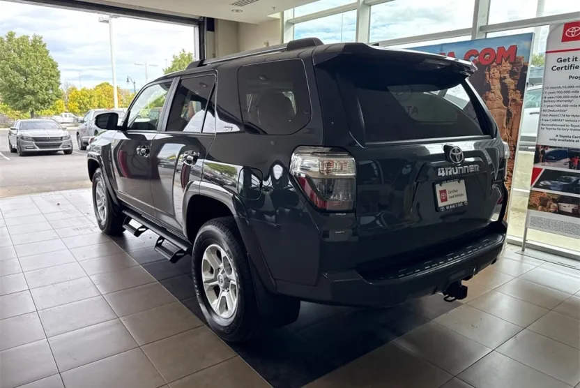 2024 Toyota 4Runner SR5 Premium photo 1