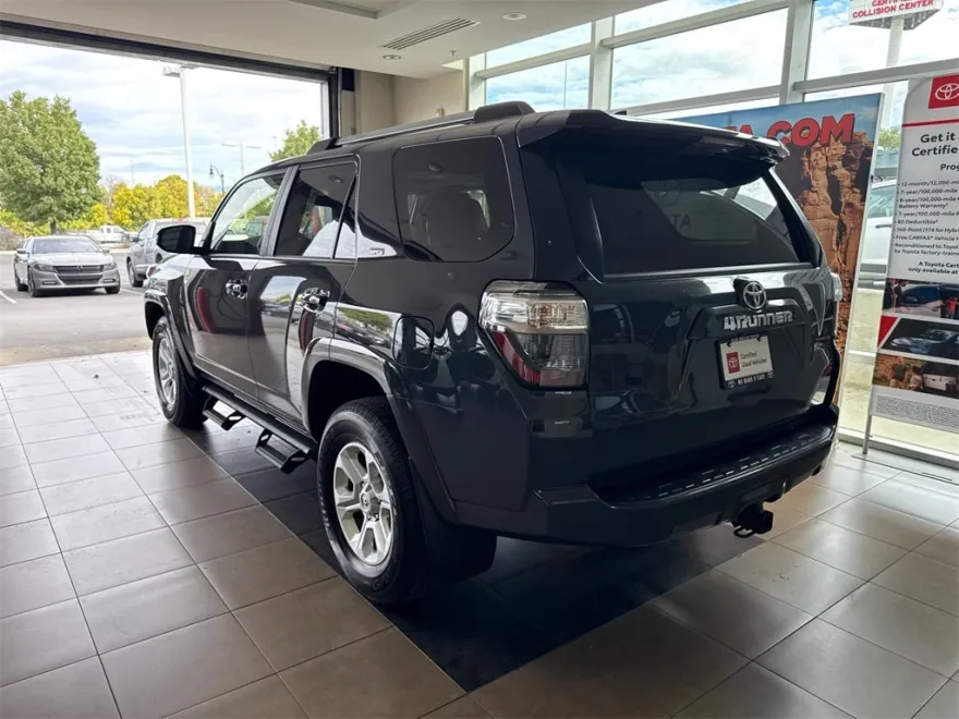 2024 Toyota 4Runner SR5 Premium photo 1