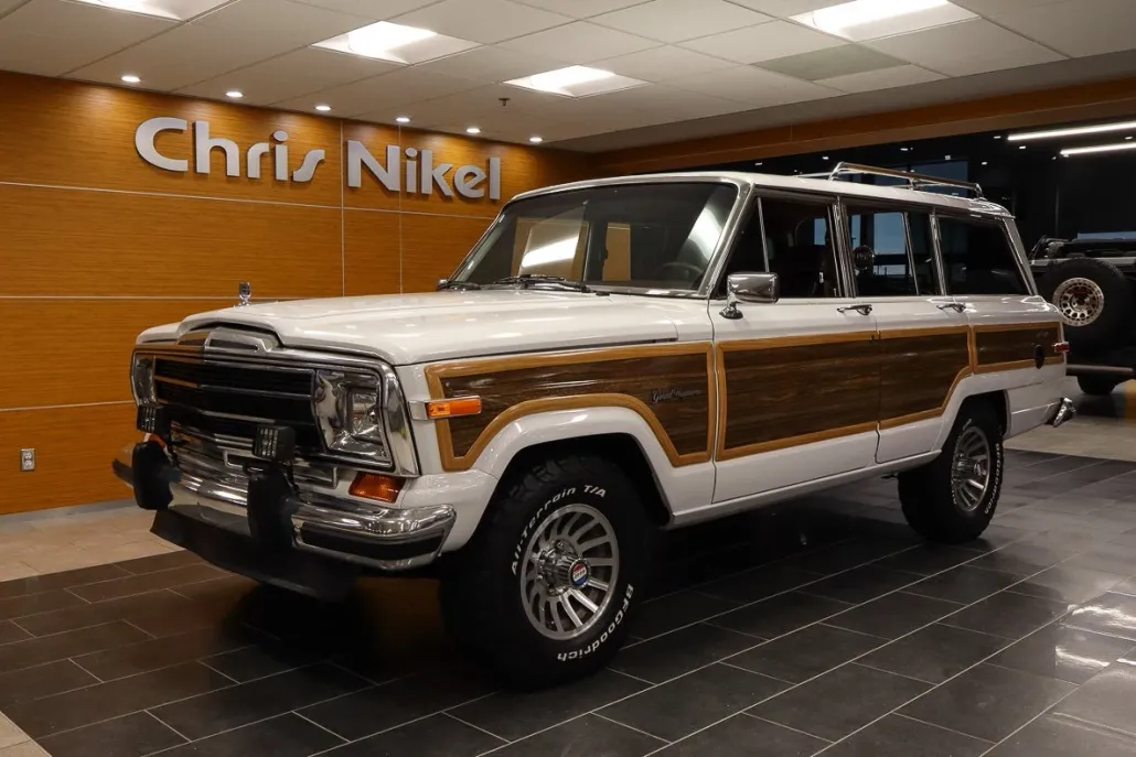 1987 Jeep Grand Wagoneer photo 1