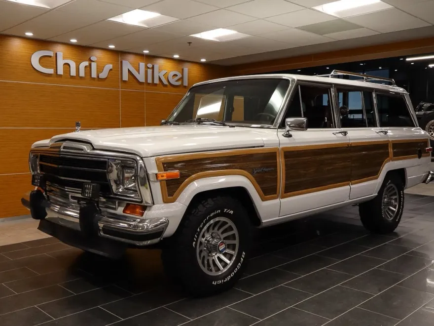 1987 Jeep Grand Wagoneer photo 1