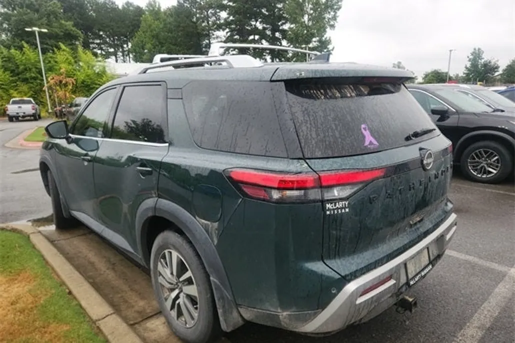 2023 Nissan Pathfinder SL photo 1