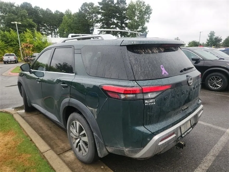 2023 Nissan Pathfinder SL photo 1