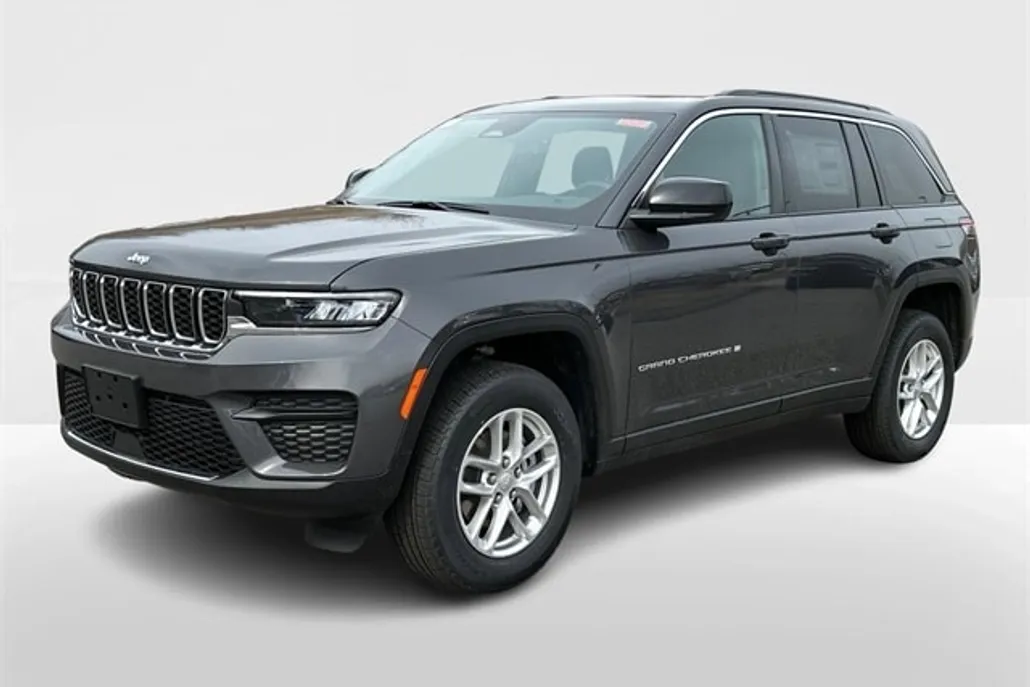 2025 Jeep Grand Cherokee Laredo photo 1