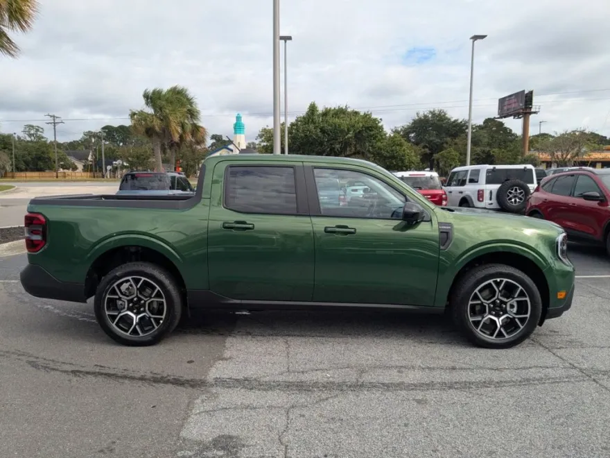 2025 Ford Maverick Lariat photo 1