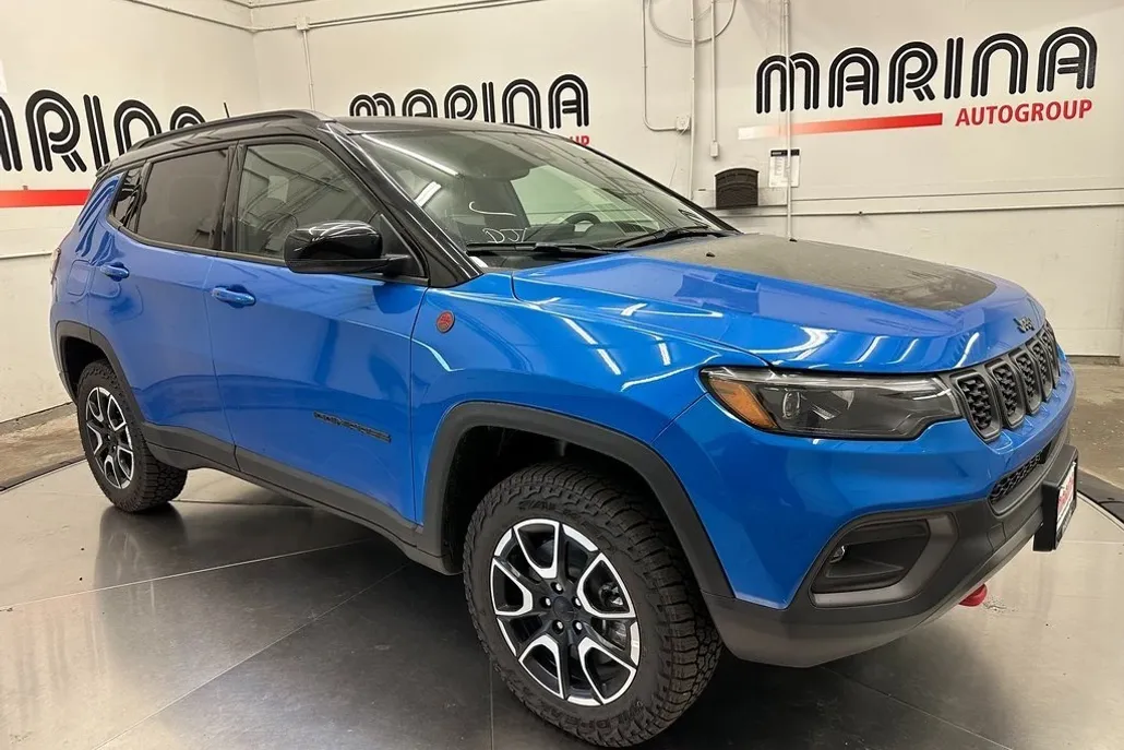 2024 Jeep Compass Trailhawk photo 1