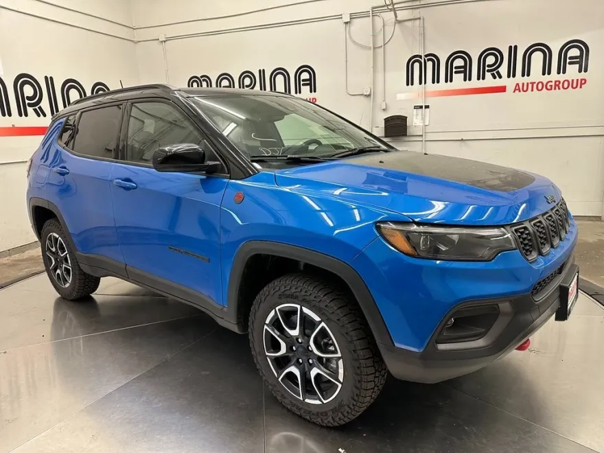 2024 Jeep Compass Trailhawk photo 1