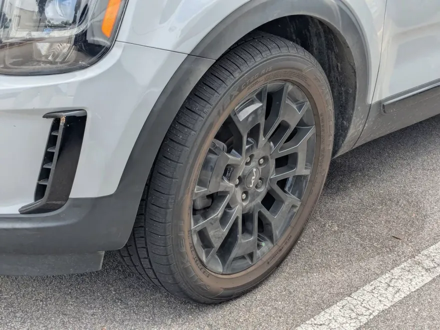 2022 Kia Telluride SX photo 1