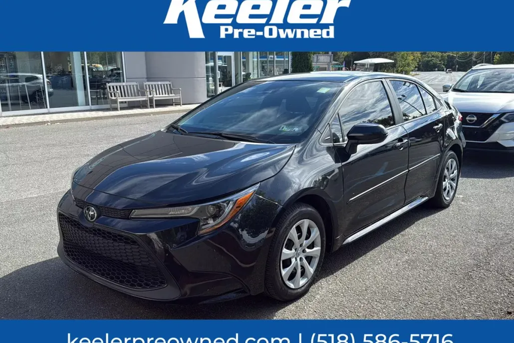 2022 Toyota Corolla LE photo 1