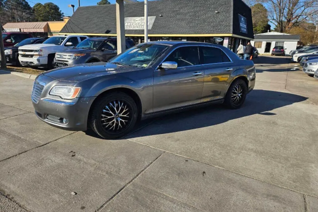 2011 Chrysler 300 C photo 1