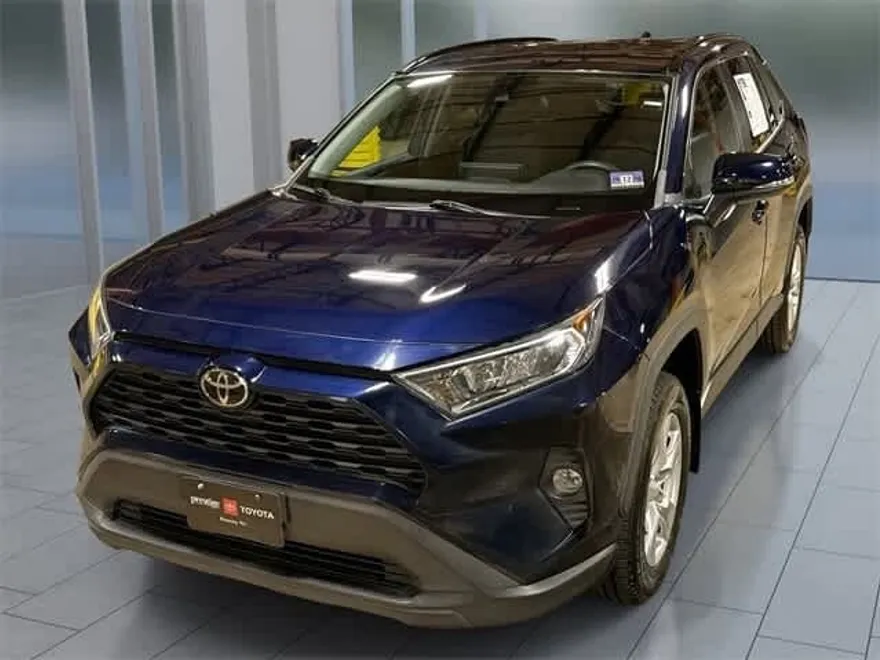 2020 Toyota RAV4 XLE photo 1