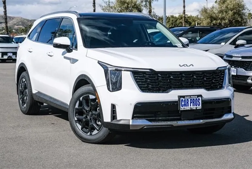 2025 Kia Sorento S photo 1