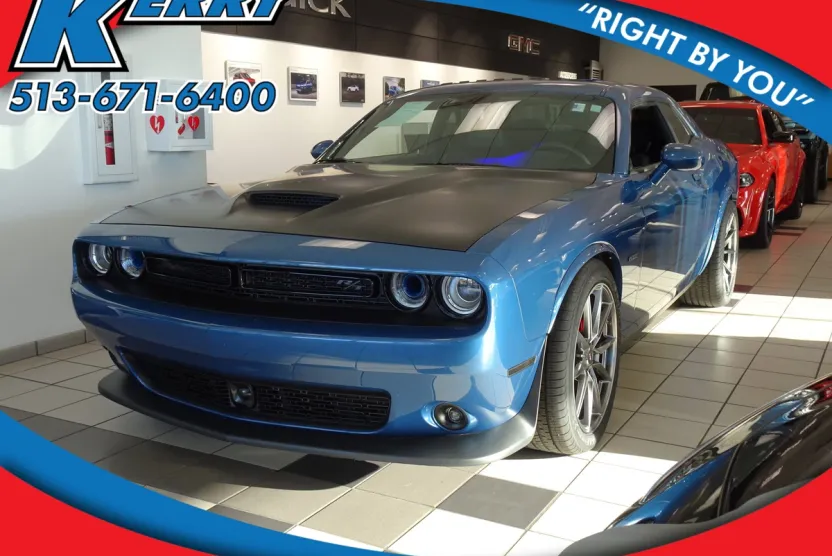 2023 Dodge Challenger R/T photo 1